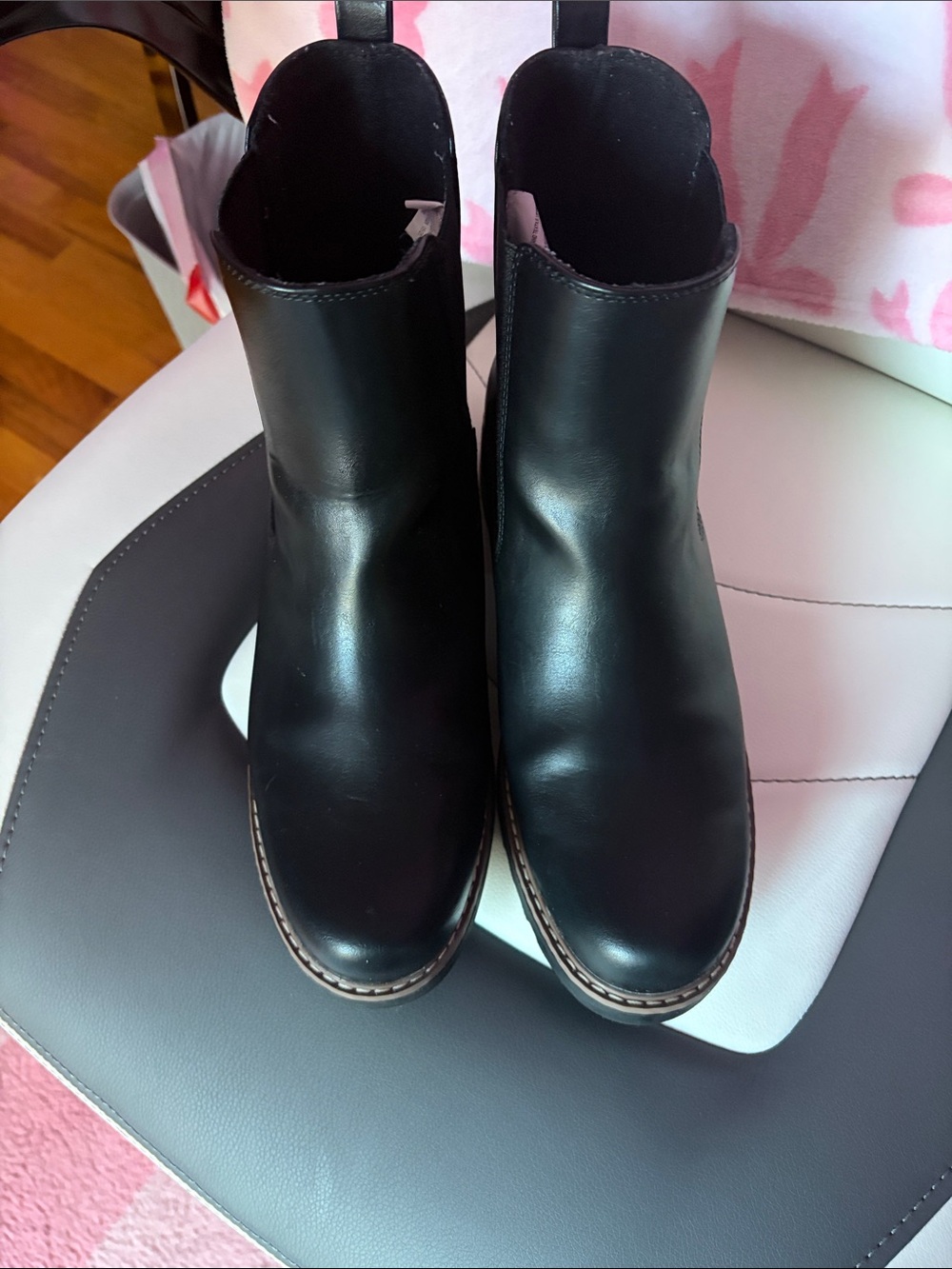 Universal Thread Black Leather Ankle Boots